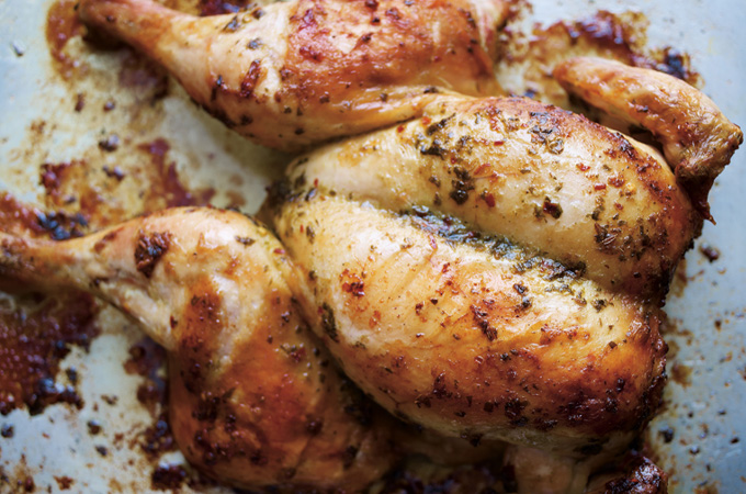 Poulet grillé en crapaudine et mayonnaise au pesto