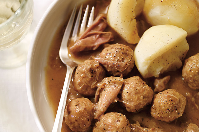 Meatball and Pigs’ Feet Stew