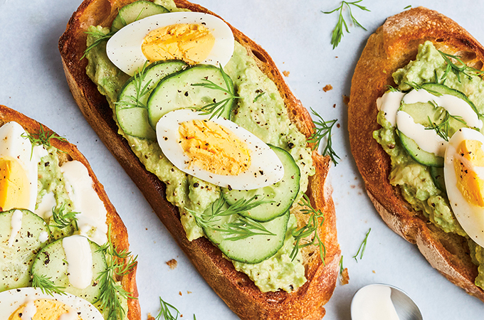 Tartines à l'avocat et à l'oeuf