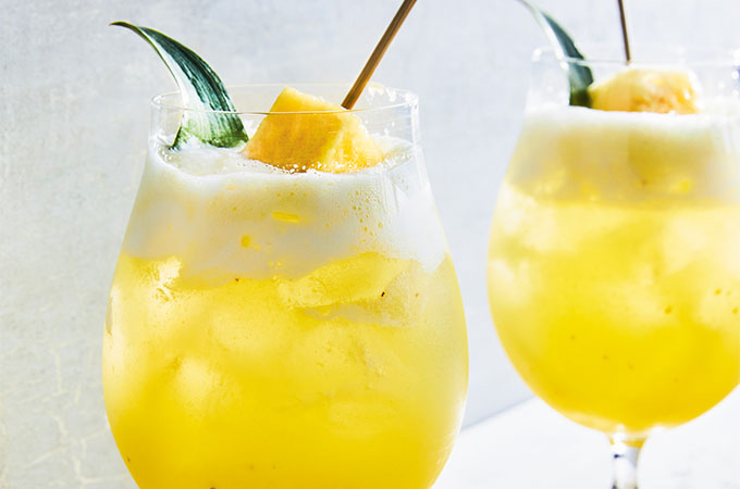 Pineapple-Elderflower Fizz Mocktail