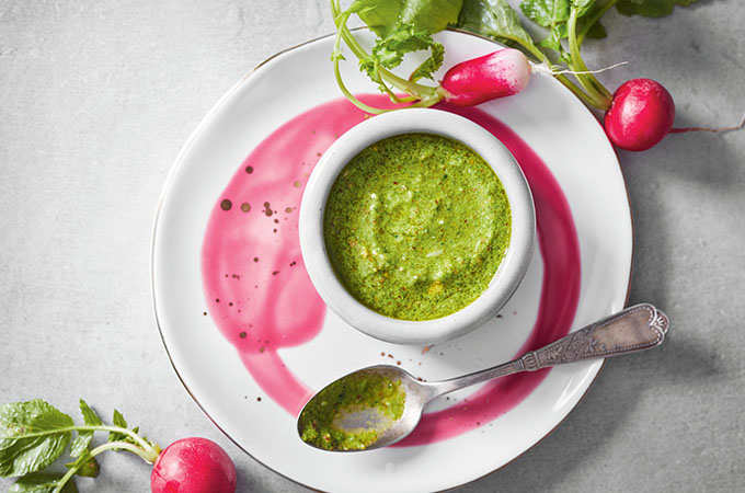 Pesto de fanes de radis, amandes et citron