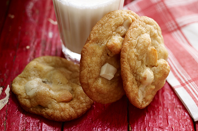 white-macadam-cookies