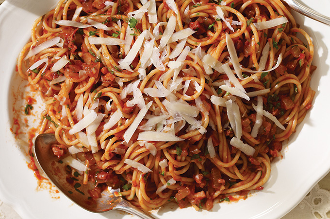 Spaghetti All’amatriciana (Spaghetti with a Spicy Tomato Sauce)