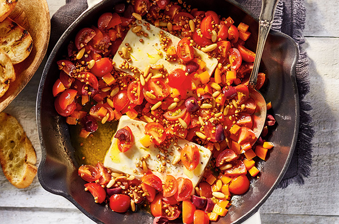 Feta chaude aux tomates et aux olives